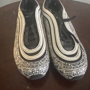 Nike Black and White Sneakers with Sporty Silhouette